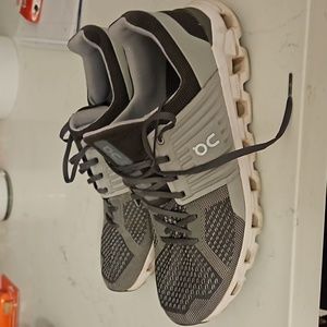 On cloud mens sneakers
